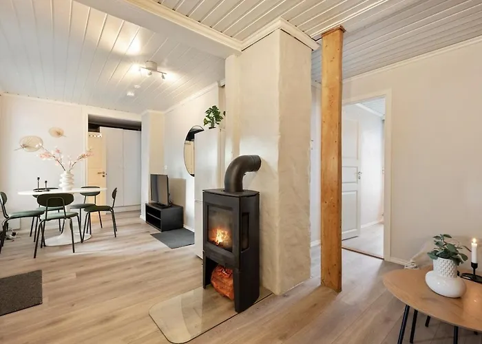 Cozy Hideaway With Private Balcony And Self Check In
